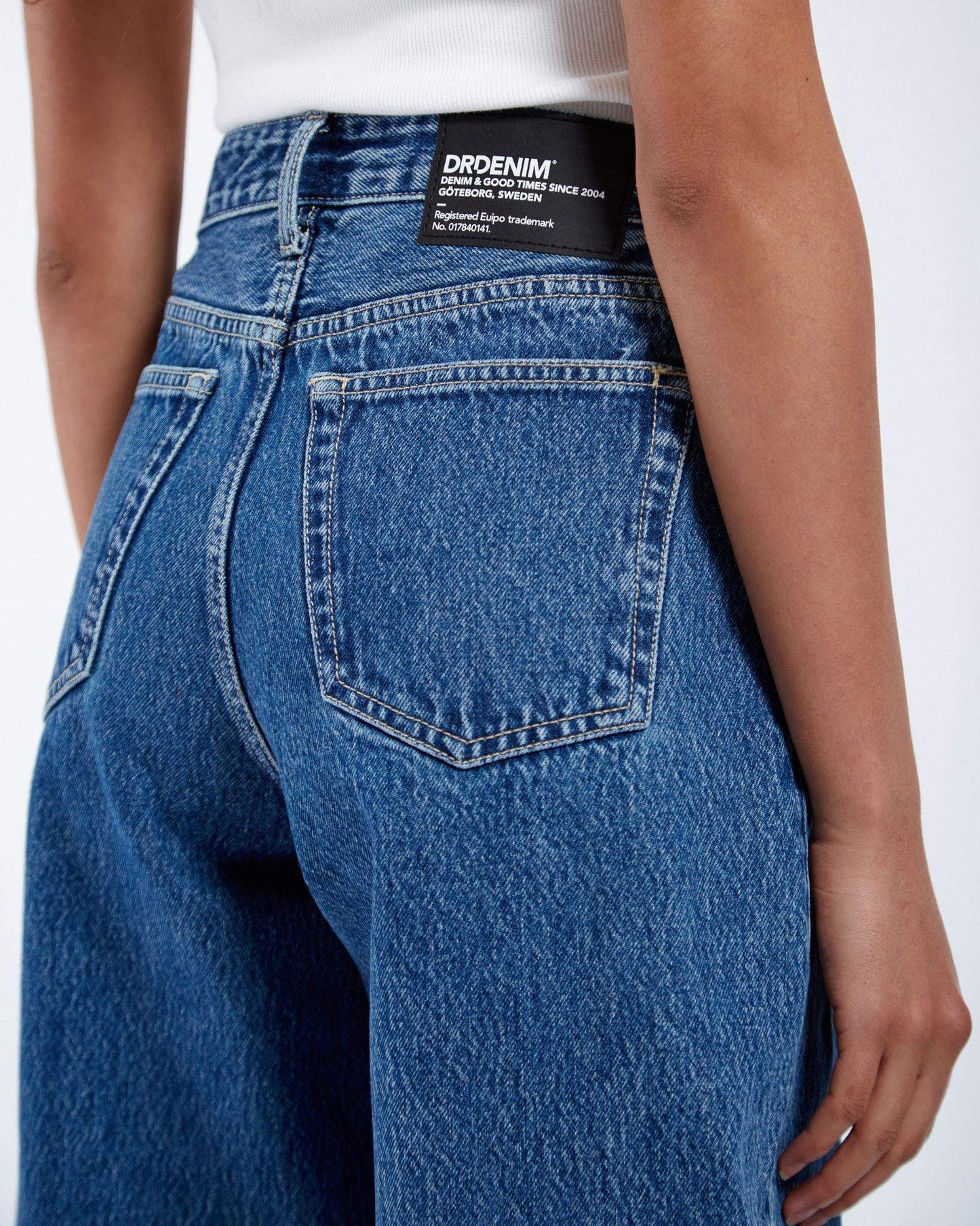 Nanci Barrel Jeans - Stream Mid Retro