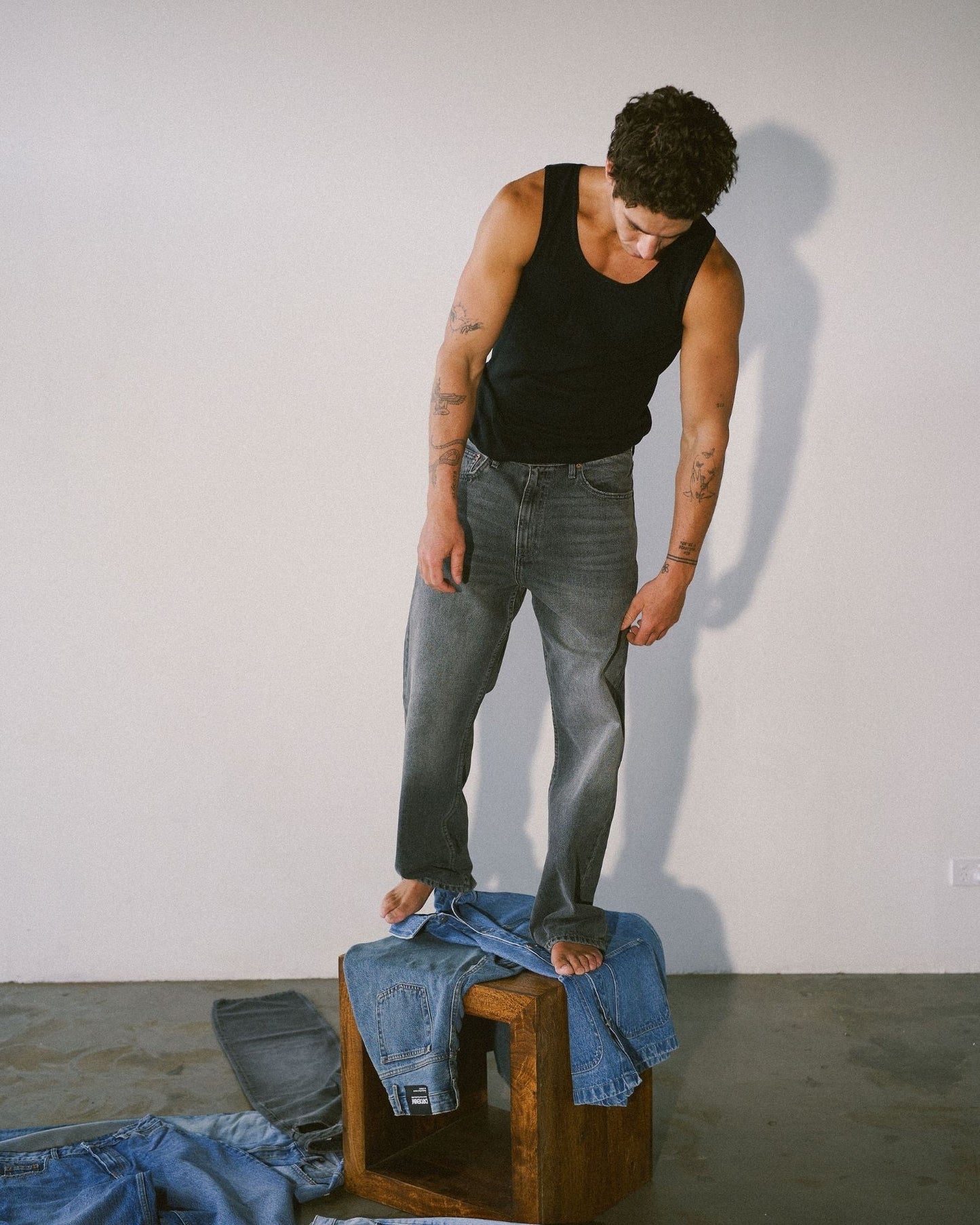 Omar Relaxed Jeans - Mid Grey Used