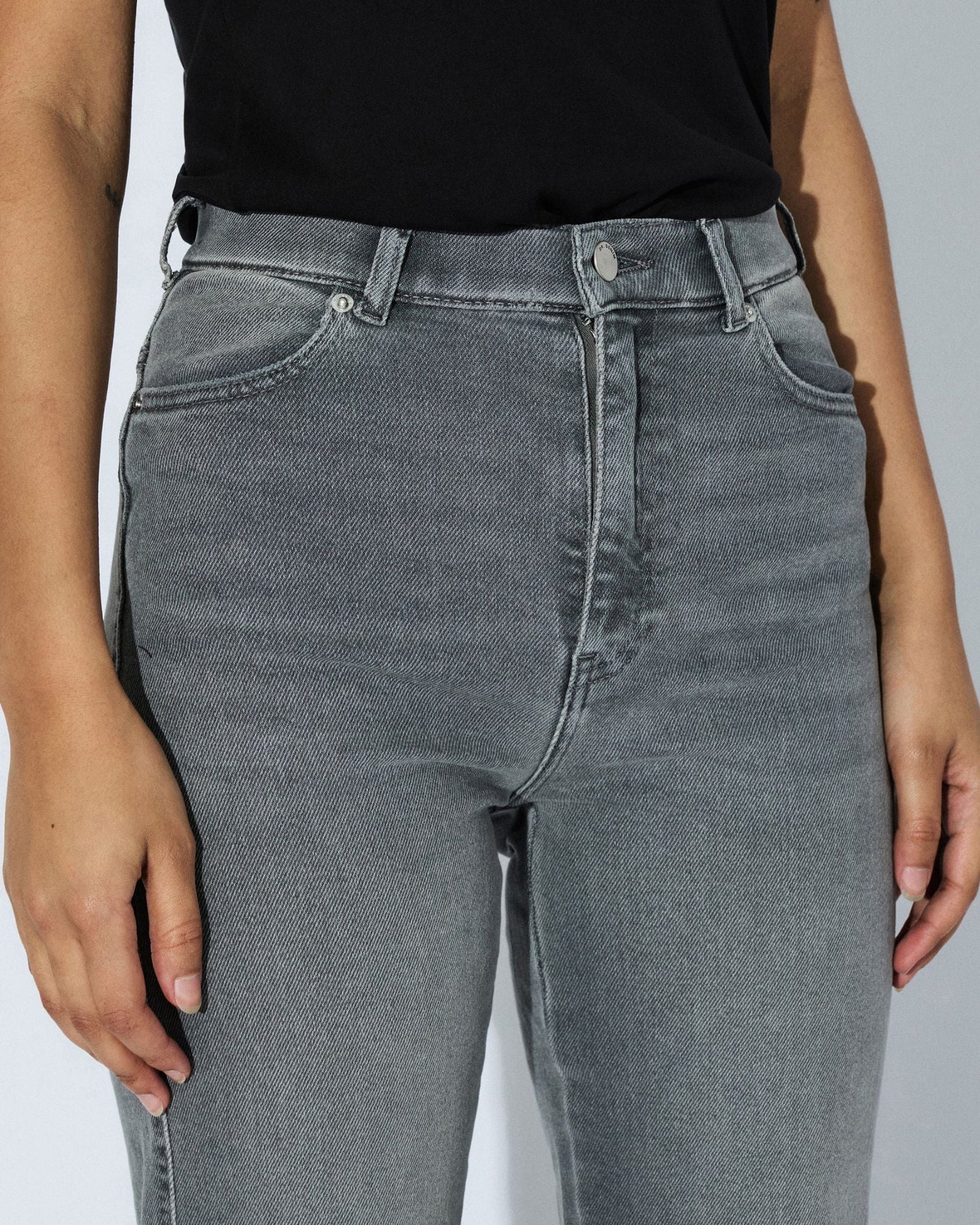 Moxy High Straight Jeans - Washed Light Grey Used