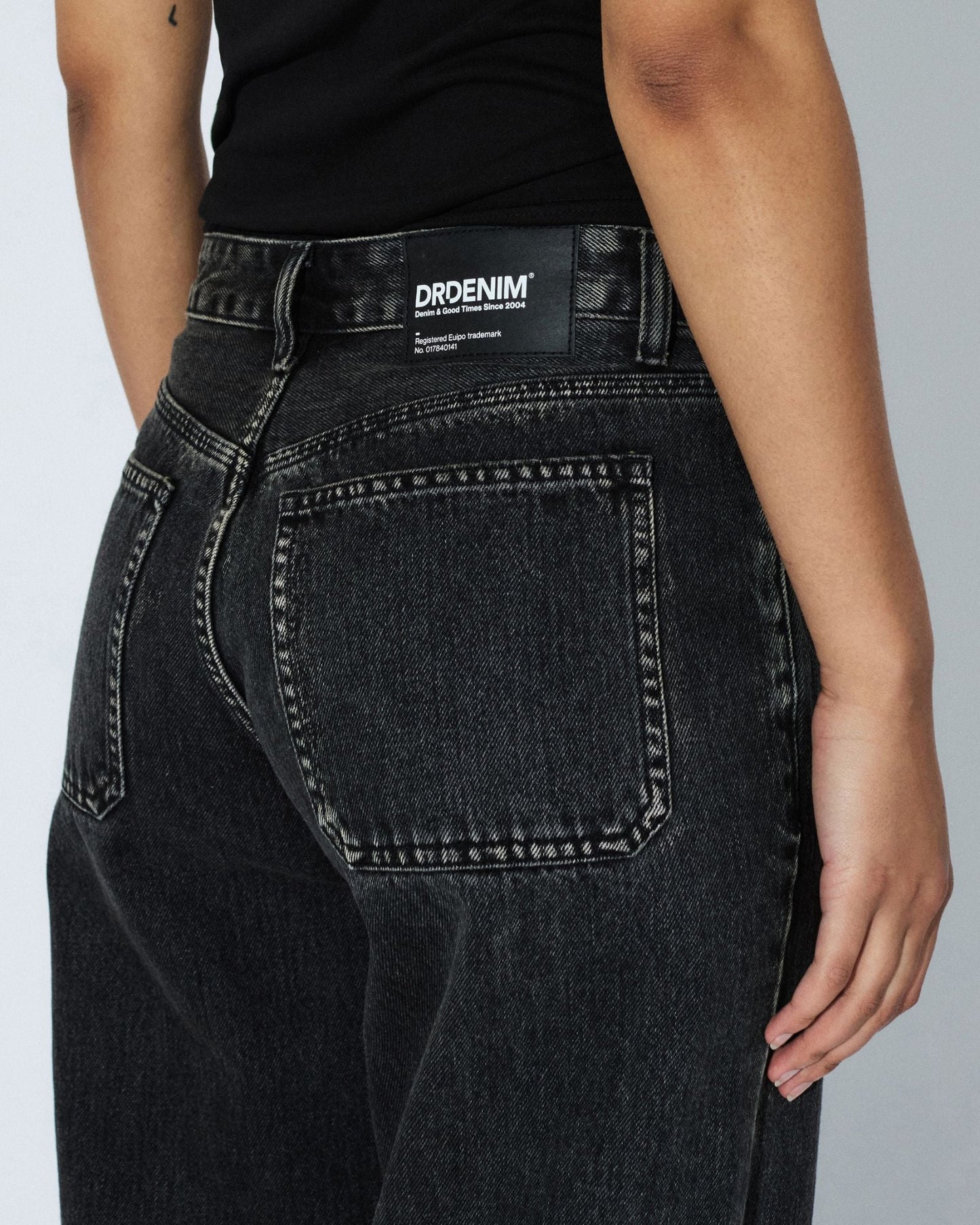 Nika Worker Mid Straight Jeans - Aged Black