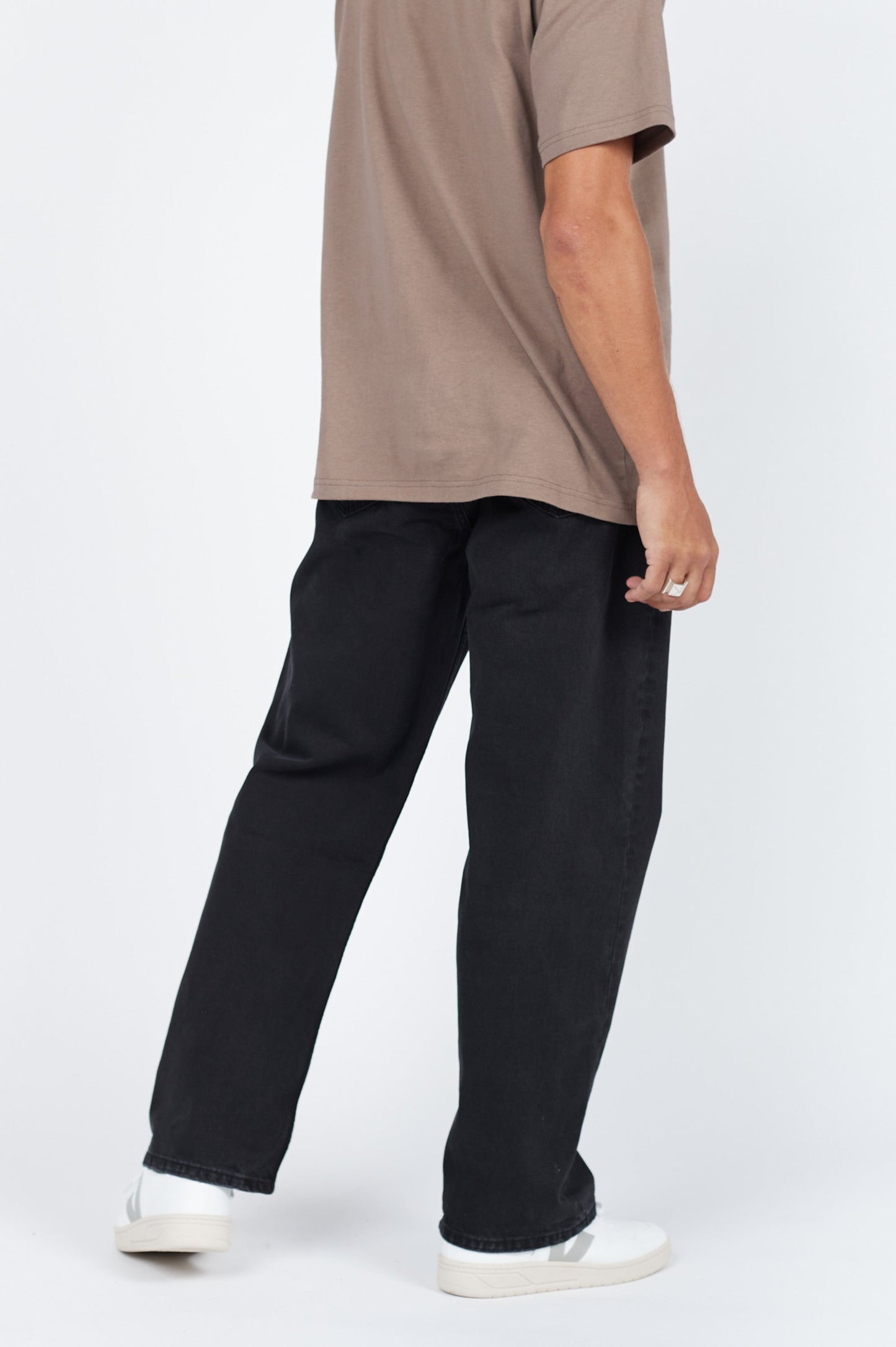 Omar Relaxed Jeans  - Worn Black